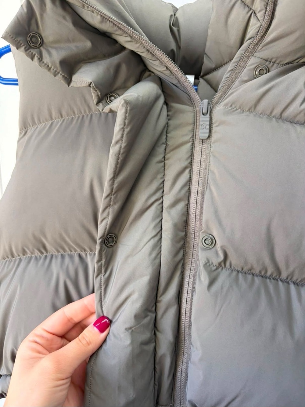 Lululemon WARM ASH GREY Wunder Puff Super-Cropped goose down Vest size 8 - Picture 7 of 16
